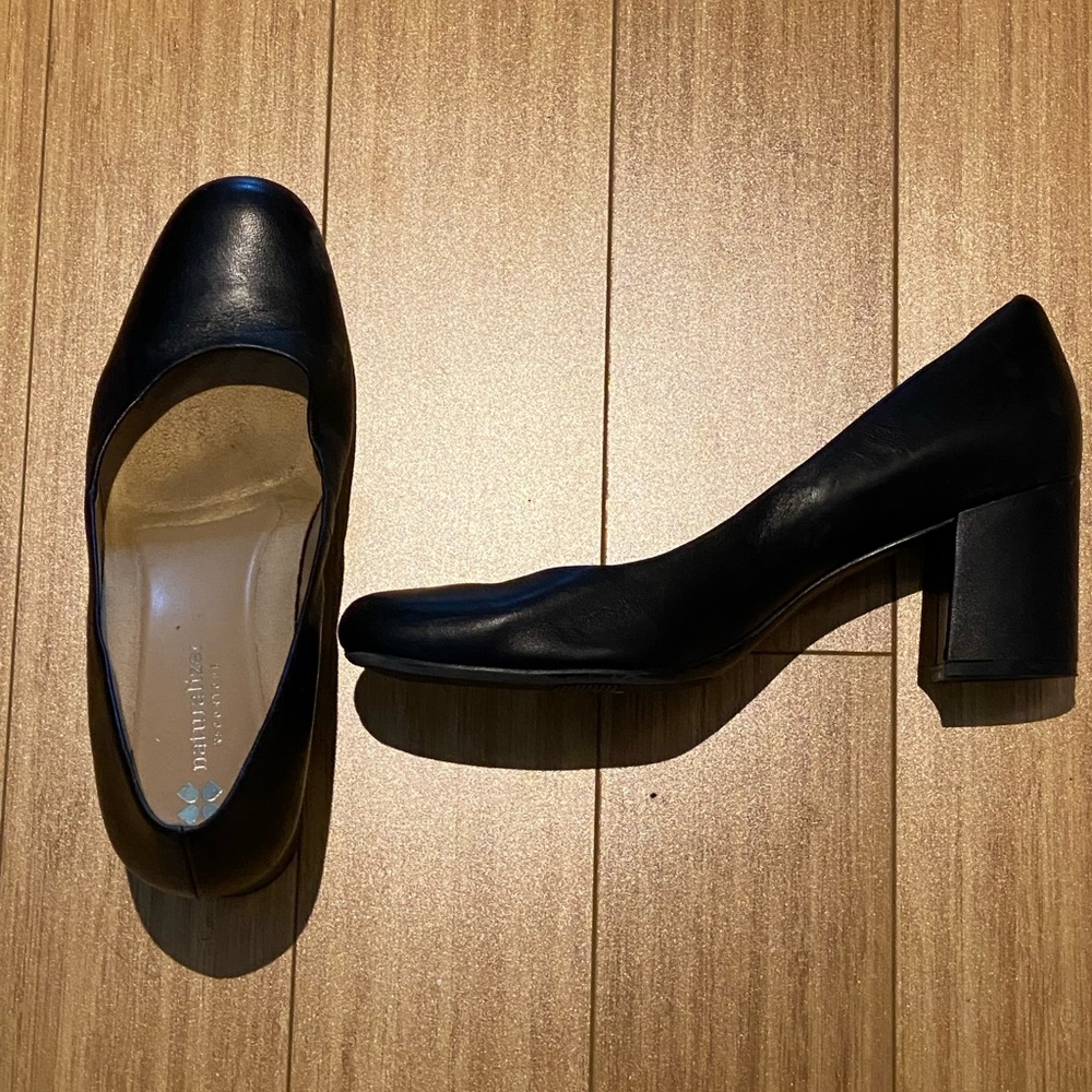 Naturalizer black dress shoe